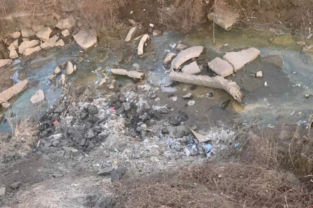 4反映时间:1月15日 17:02:37反映问题:莒县阎庄街道大柏林村污水随意