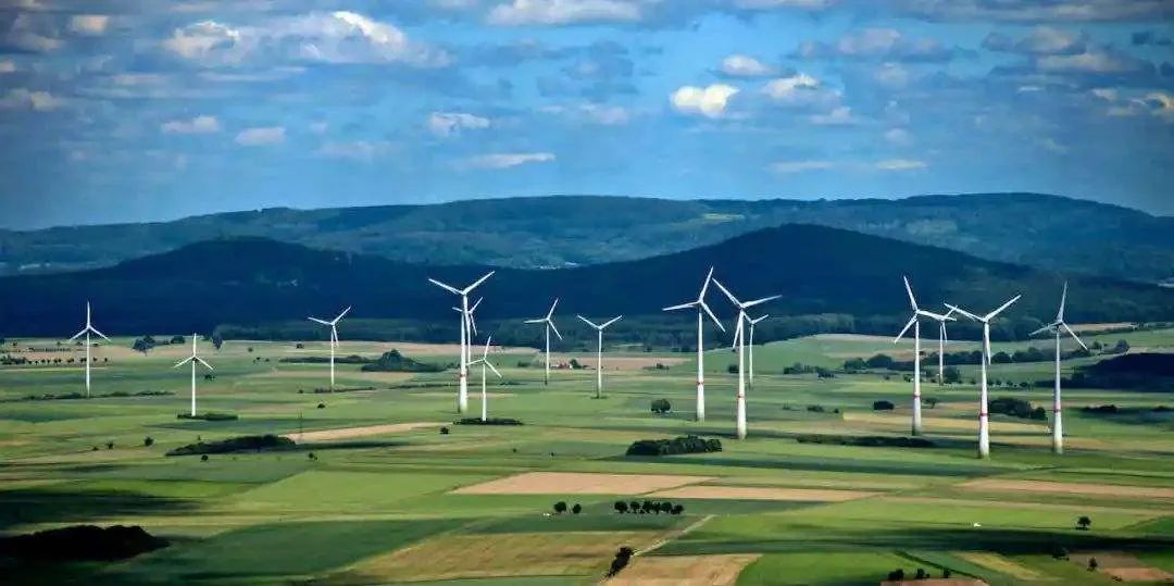 目前来看,在乡村地区大力开发风能资源,各方面的条件都已经具备