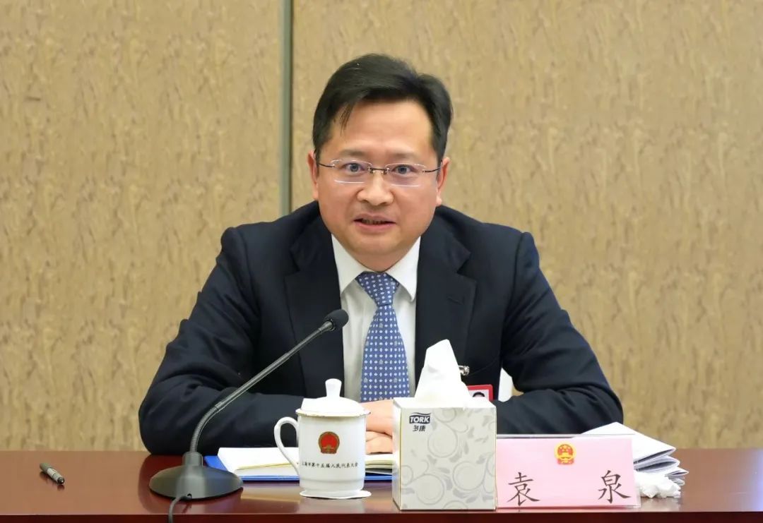 市人代会进行时听来自奉贤区代表团的声音