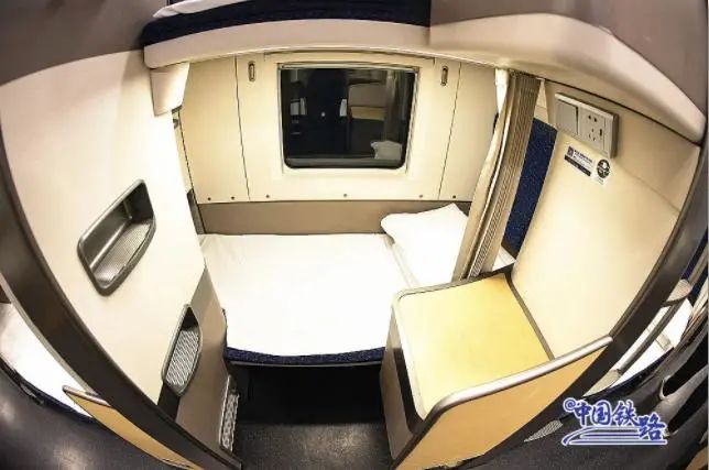 交通双层卧铺动车组春运首秀网友惊呼这是移动宾馆吧