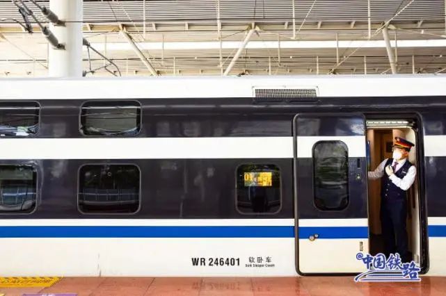 交通双层卧铺动车组春运首秀网友惊呼这是移动宾馆吧