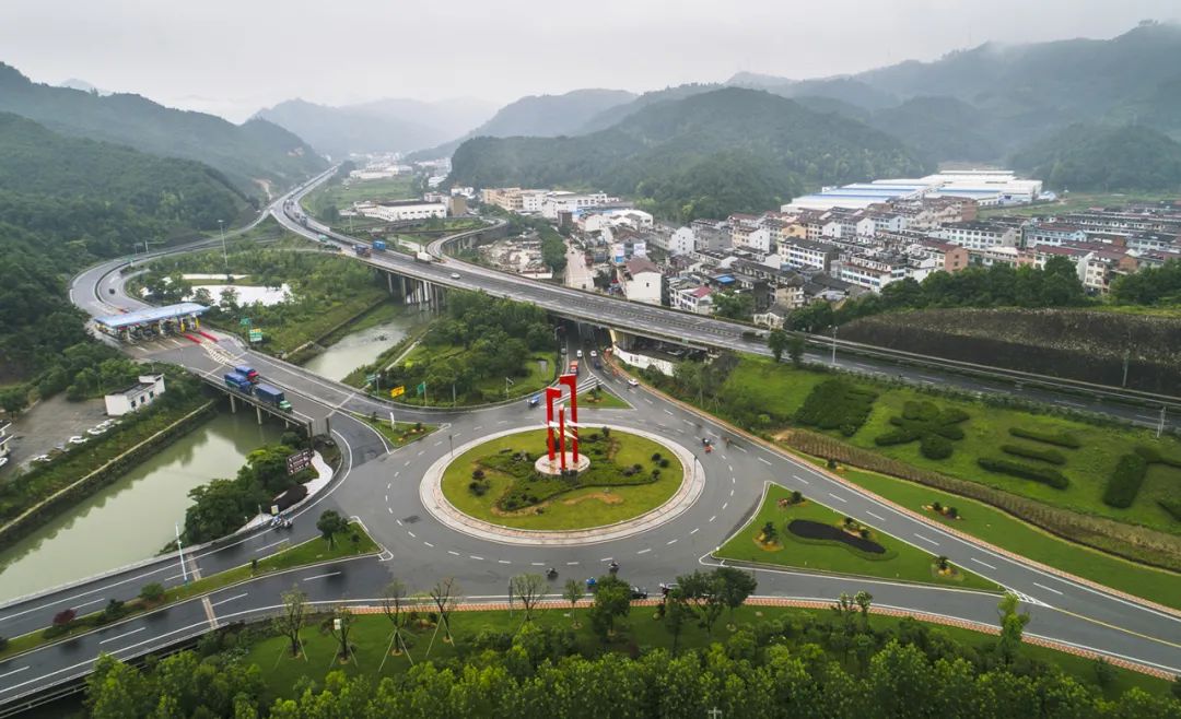 三门县十四届一次党代会发出"建设现代化新港城"的进军号令,赋予了三