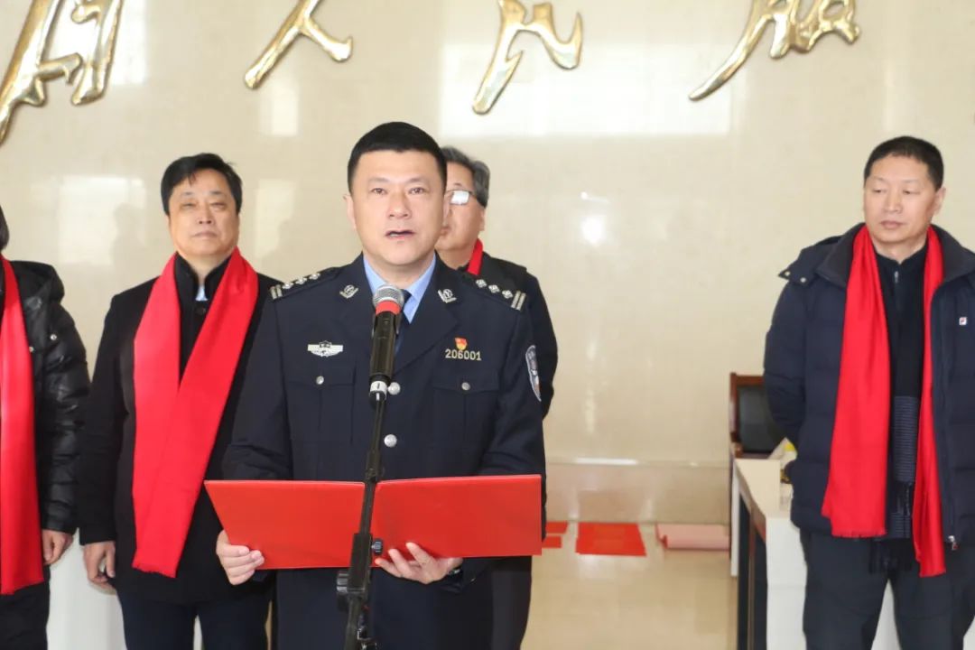 永吉县公安局组织开展丹青圣手挥毫迎新春笔精墨妙名家颂警魂书法家进