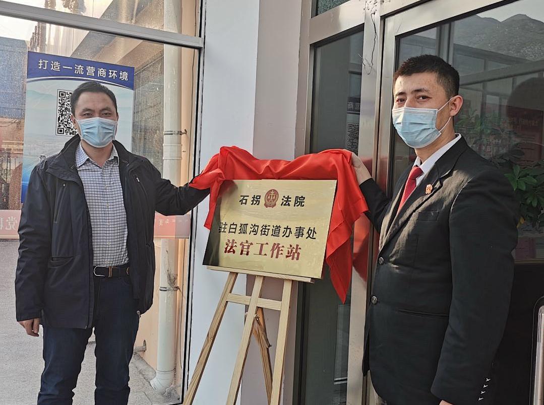 个法官工作站(室),包括院领导在内的所有员额法官分别负责站(室)工作