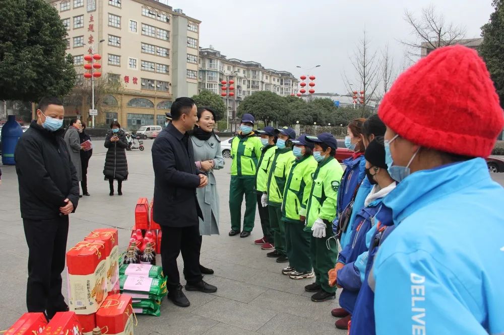 暖冬行动丨副市长邱洪走访慰问我市女性集体