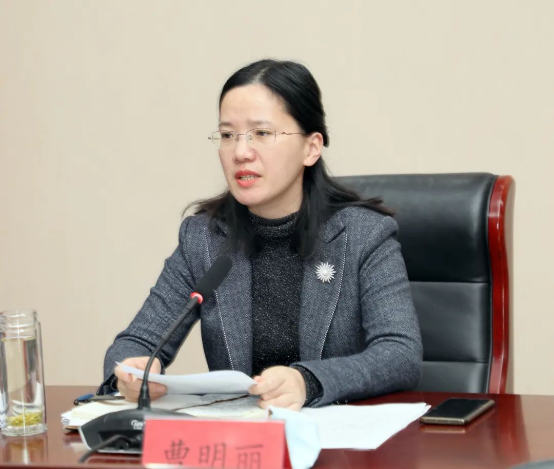 1月21日下午,县委副书记,县长曹明丽主持召开县十七届政府第1次常务