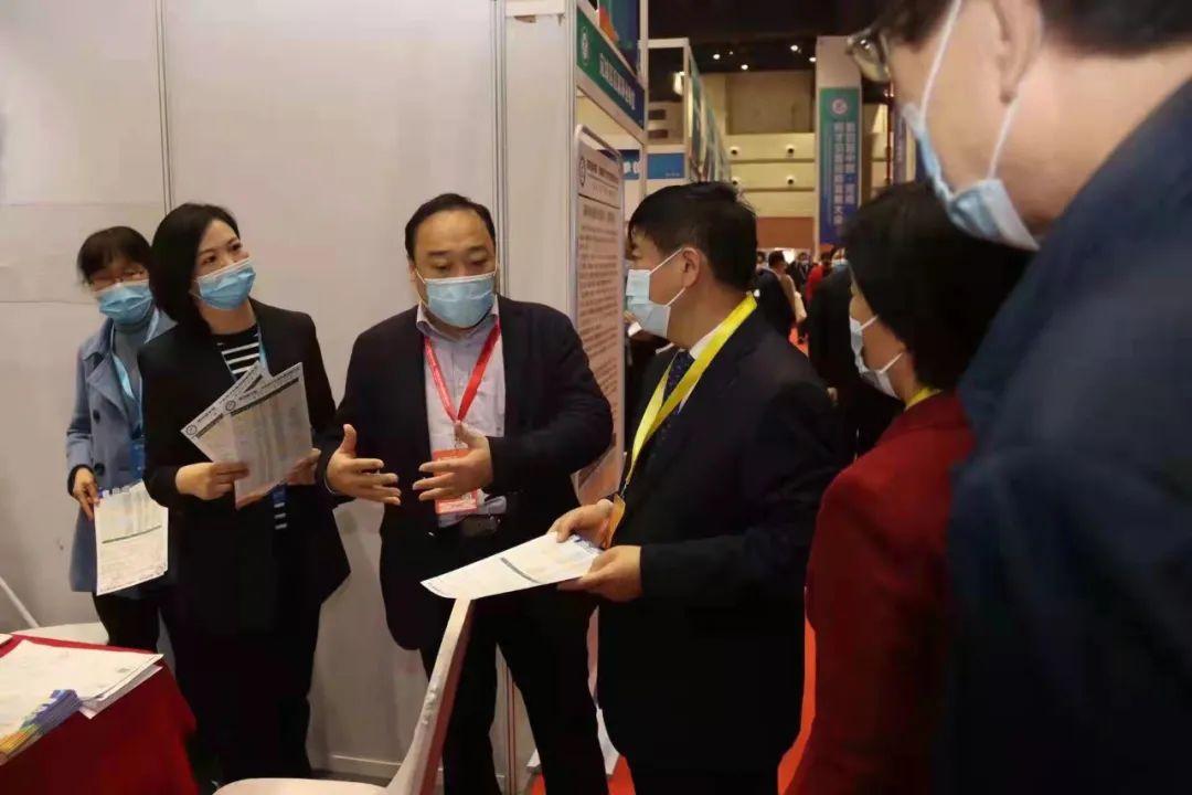 BOB全站【提问 干部作答访谈】访卧龙区人力资源和社会保障局党组、局长陈安民(图2)