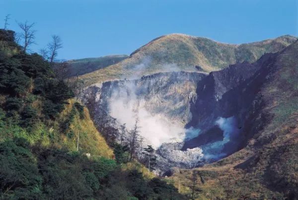 大屯火山口图片