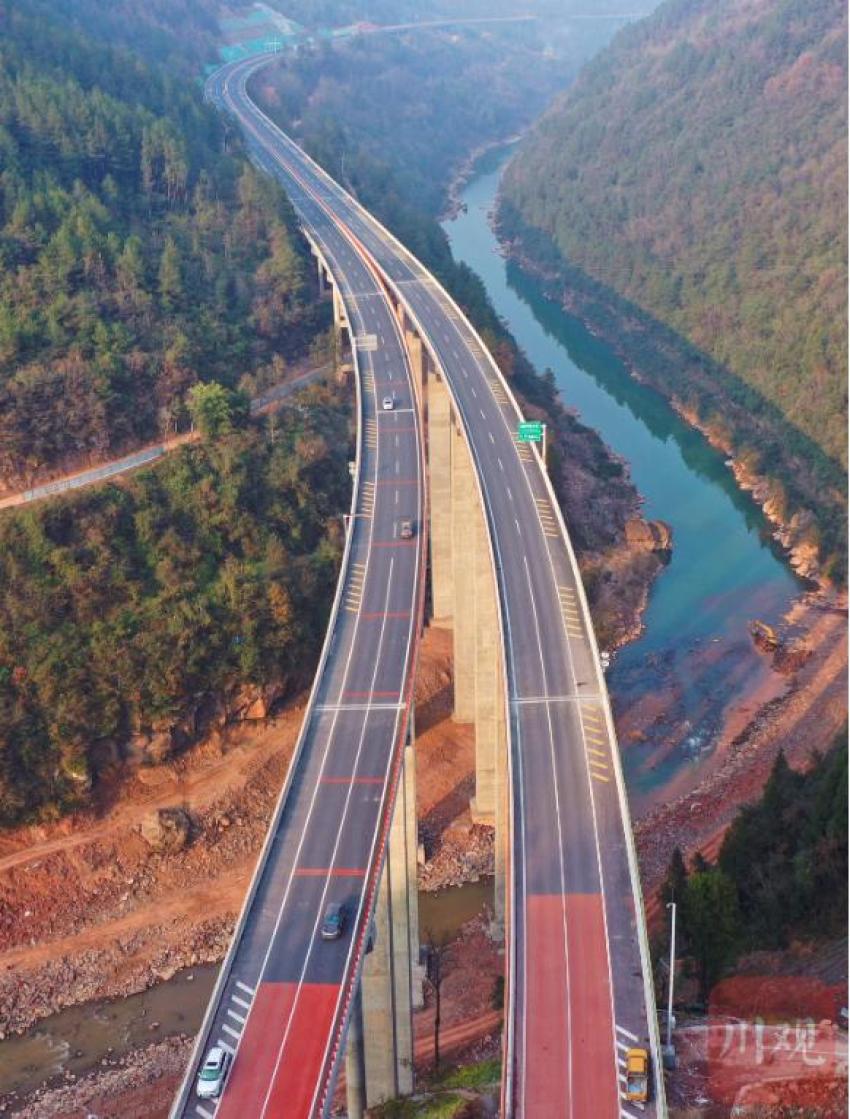 全国首条红色主题高速镇广高速四川重要路段通车