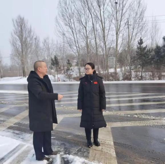 67薛宏霞调研除雪保畅和冰雪项目建设工作