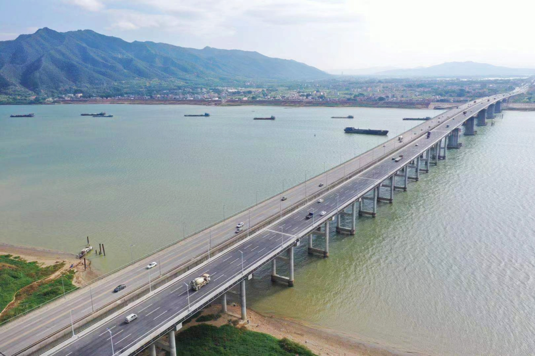 梁亮 摄△2017年,阅江大桥通车,缓解了西江大桥和肇庆大桥的交通压力