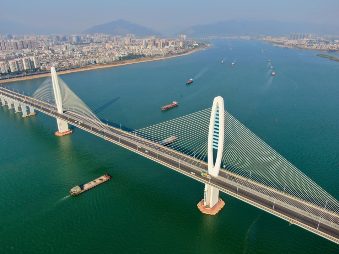 2017年,阅江大桥通车,缓解了西江大桥和肇庆大桥的交通压力,进一步