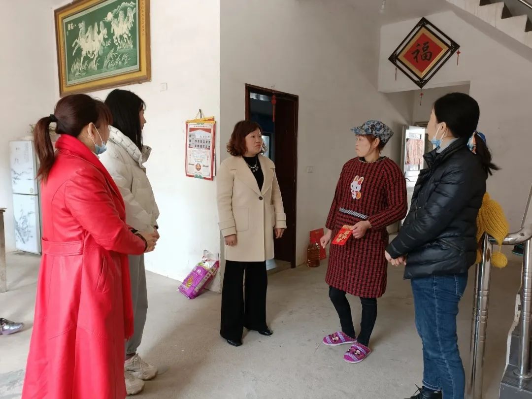 黄梅县妇联新春送温暖慰问困难妇女儿童