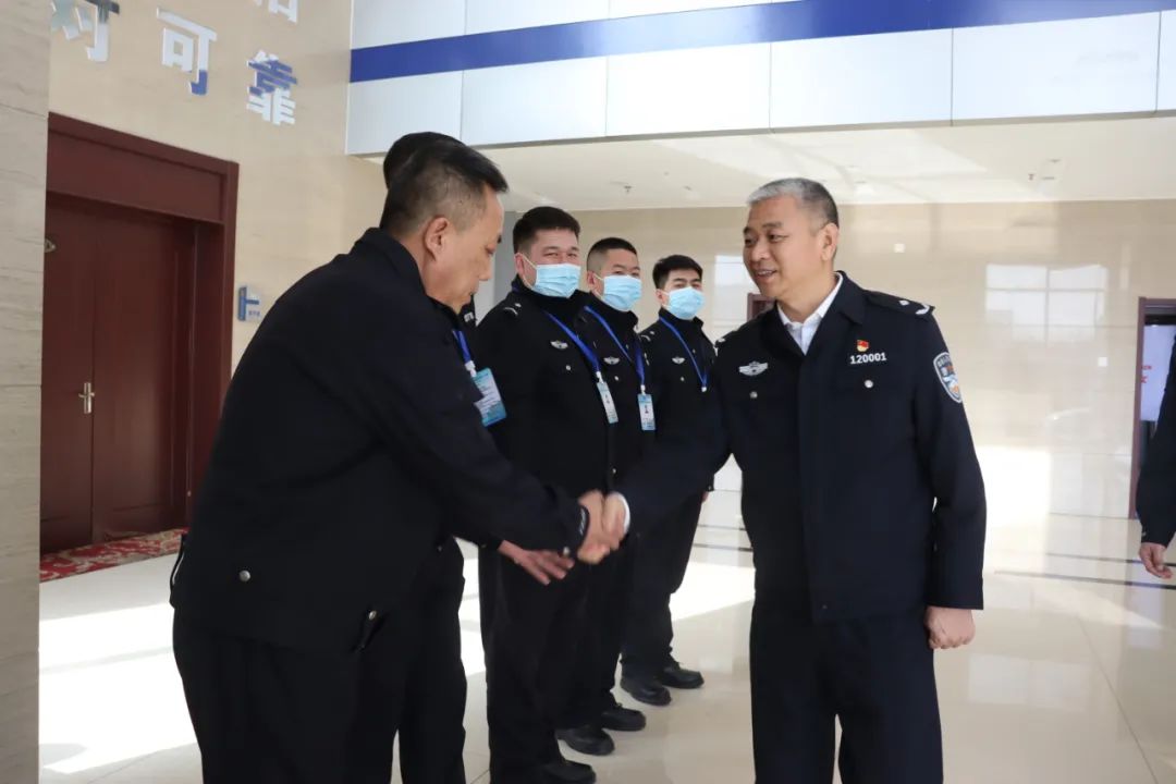 刘国明副盟长到高新区公安分局交通管理大队开展春节节前慰问