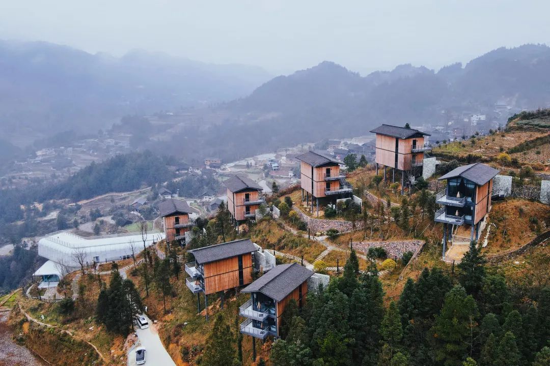 每日一宿丨坐拥270无敌美景这个坐落在半山腰的秘境民宿开年必须去