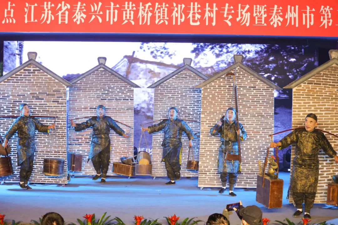 咚咚锵咚咚锵村民们喜气洋洋登场啦