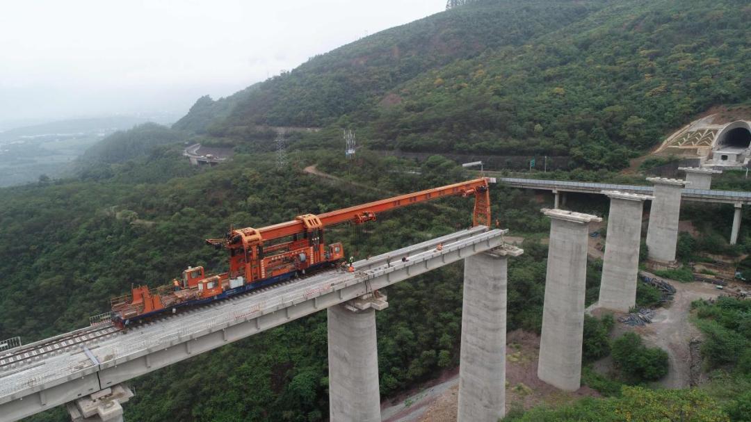 喜訊中鐵一局玉磨鐵路項目部榮獲中華全國鐵路總工會火車頭獎盃