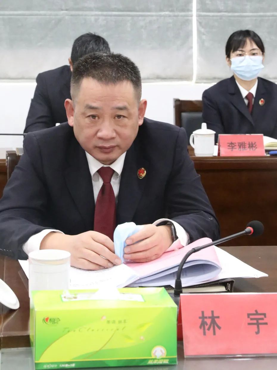 党组书记,检察长张春代表班子进行对照检查,带头开展批评与自我批评并