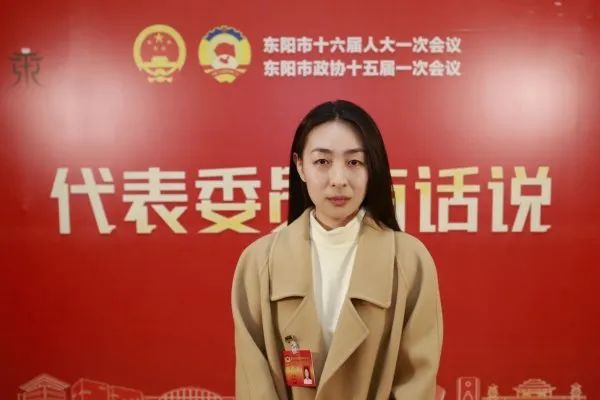 妇联界——楼梦茜很荣幸能加入政协这个大家庭,我是学法律的.