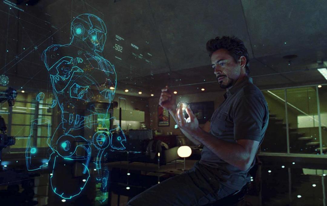 我怀疑这哥们家里有一个钢铁侠同款的 " 贾维斯 " .