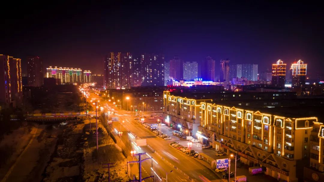 春的到来用闪耀霓虹满城璀璨大庆的小年夜你看让胡路开始在周围弥漫浓