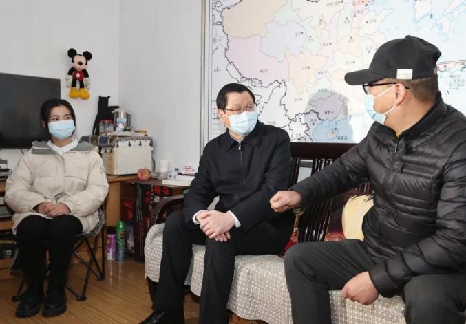 用心用情把雪中送炭的事落细落实应勇王忠林走访慰问生活困难党员困难