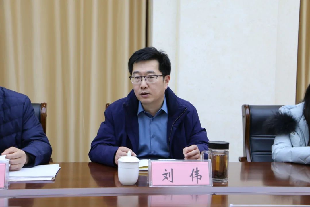 座谈会上,郝志华汇报了乐陵法院执行队伍建设,重点执行案件以及执行
