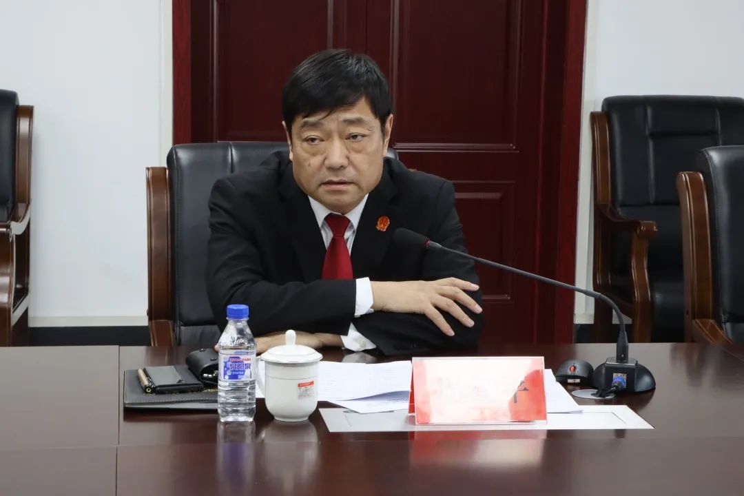 周建平在表态发言中表示,洮北法院将以本次专题民主生活会为新的起点