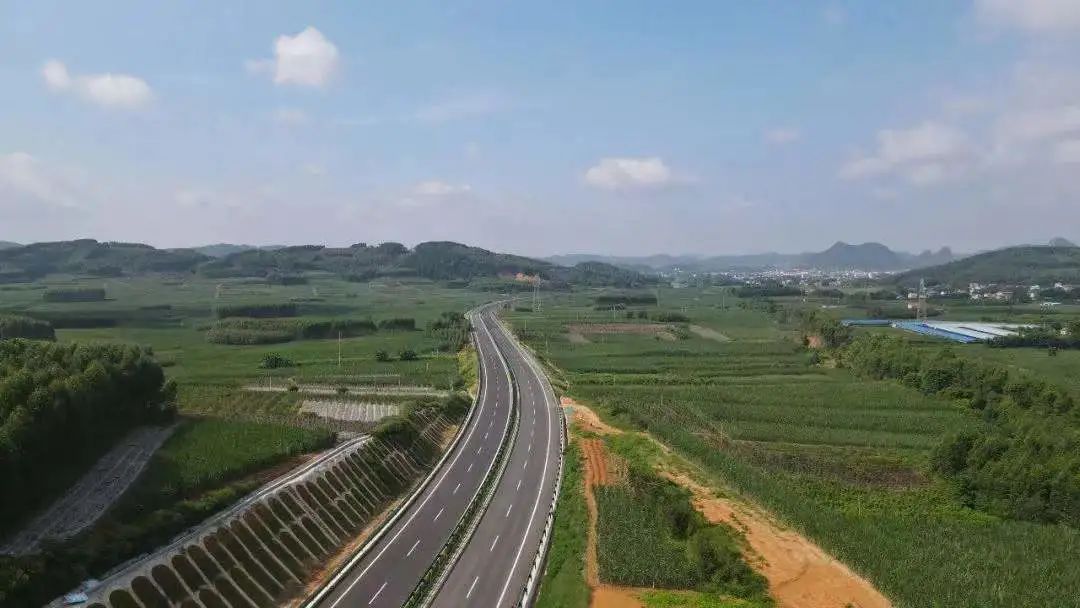 柳州市雒容至东泉公路项目一体化产业链建设现代化生产线,形成涵" "