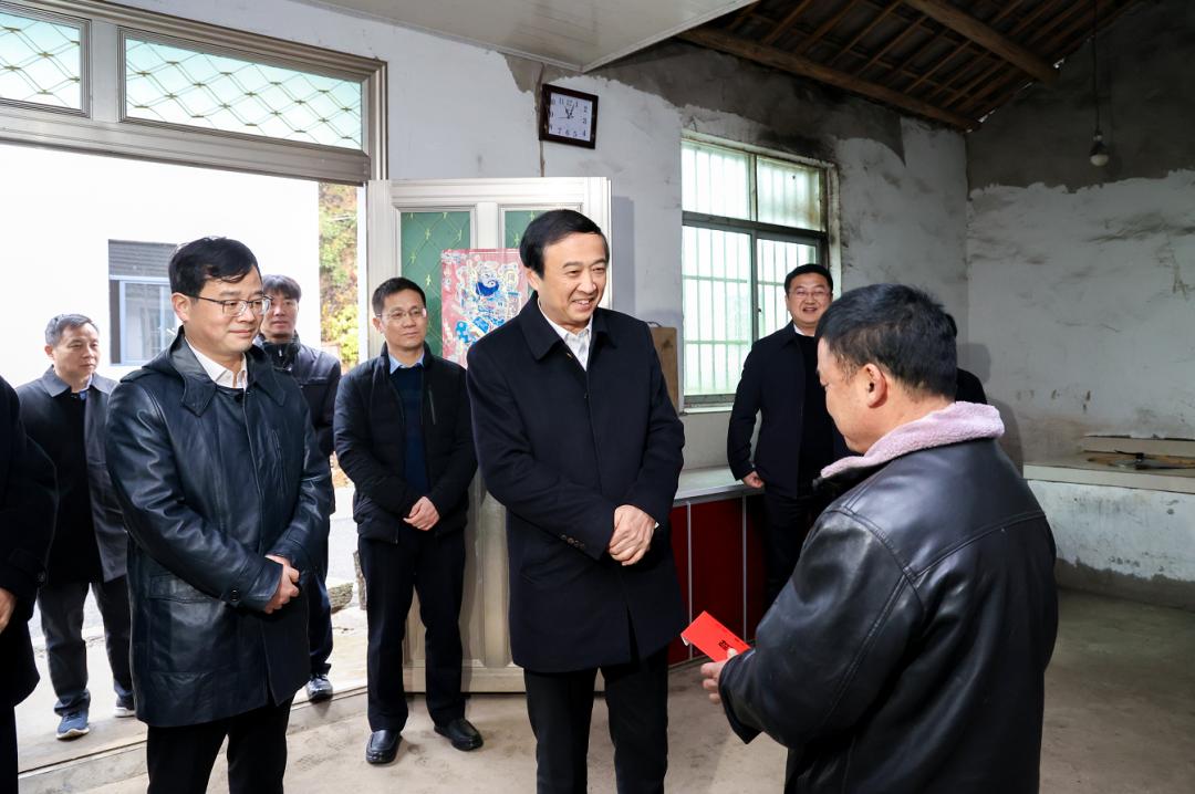 67刘锋在乐平市洪岩镇走访慰问困难党员群众