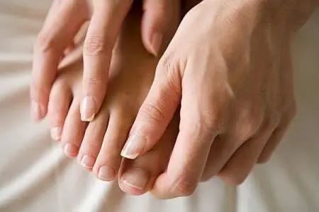 一到冬天为什么有的女性总是手脚冰凉