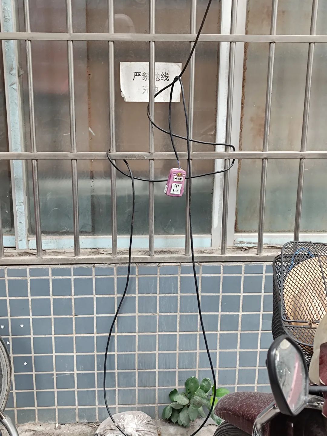 防患于未"燃"!柳北区多部门整治二安小区"飞线"充电