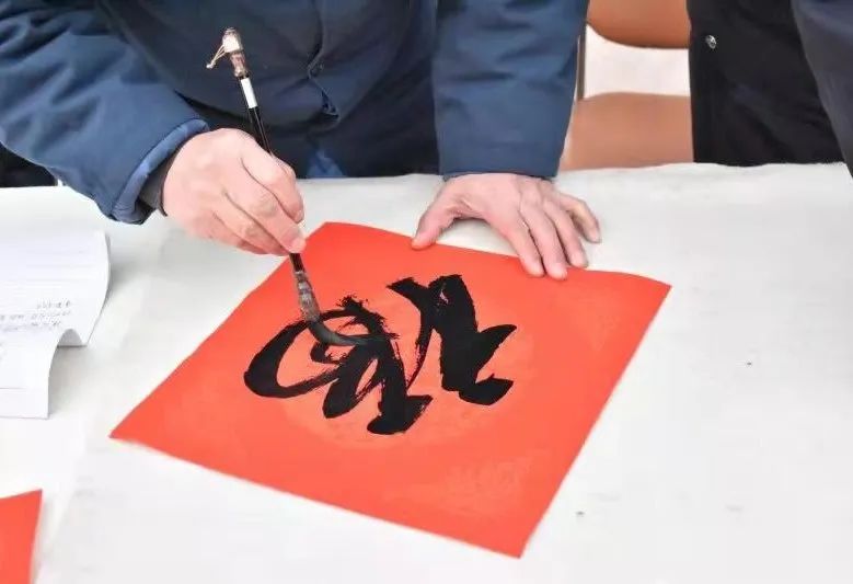 手写“福”字过大年！_澎湃号·政务_澎湃新闻-The Paper