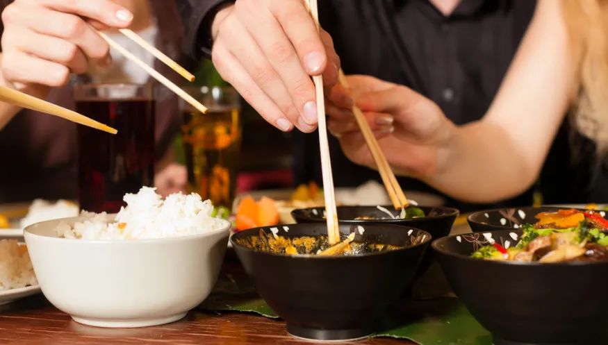 吃饭快血脂异常的又一诱因早中晚各有最佳进餐时长