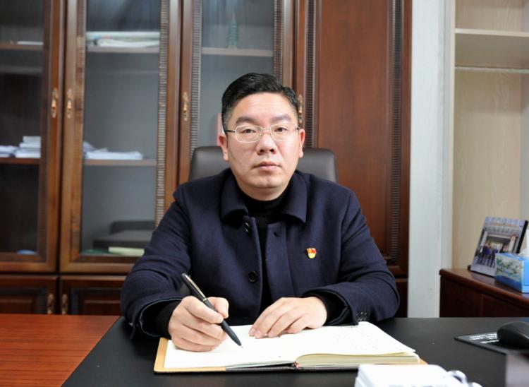 今天专访三门经济开发区管理委员会主任,党工委副书记杨益