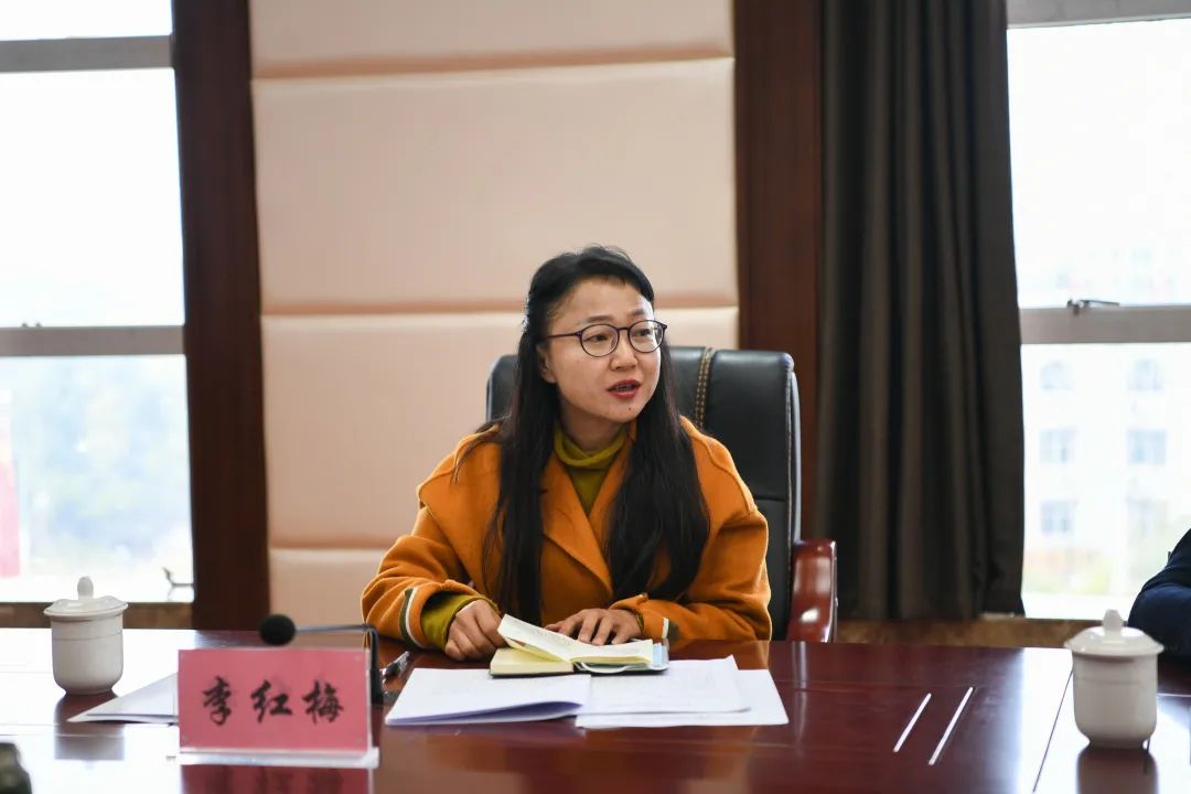 会上,普洱市中级人民法院党组成员,政治部主任吕垠松,普洱市人民检察