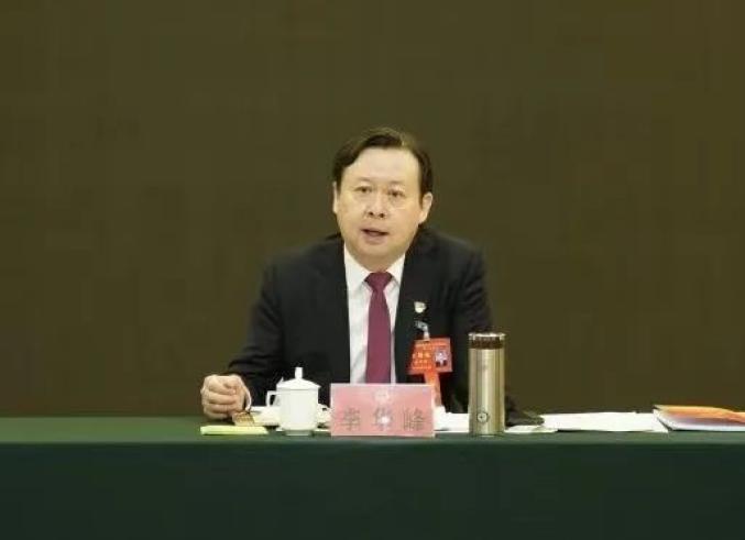 李华峰参加市九届人大二次会议南排河镇代表团审议