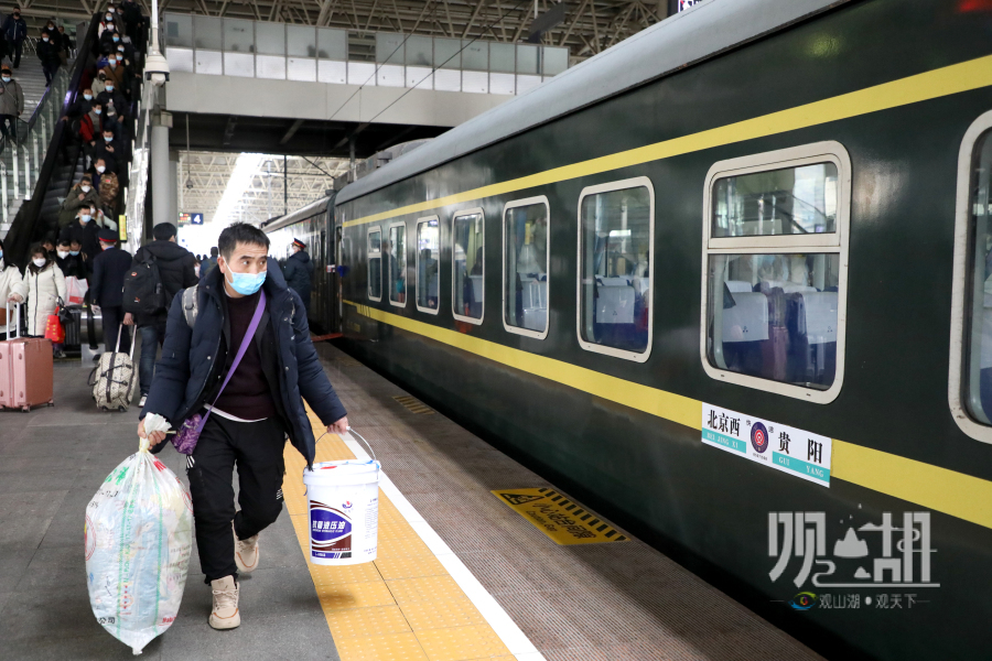 日前,记者登上了贵阳至北京西的k508次列车一探究竟.2022