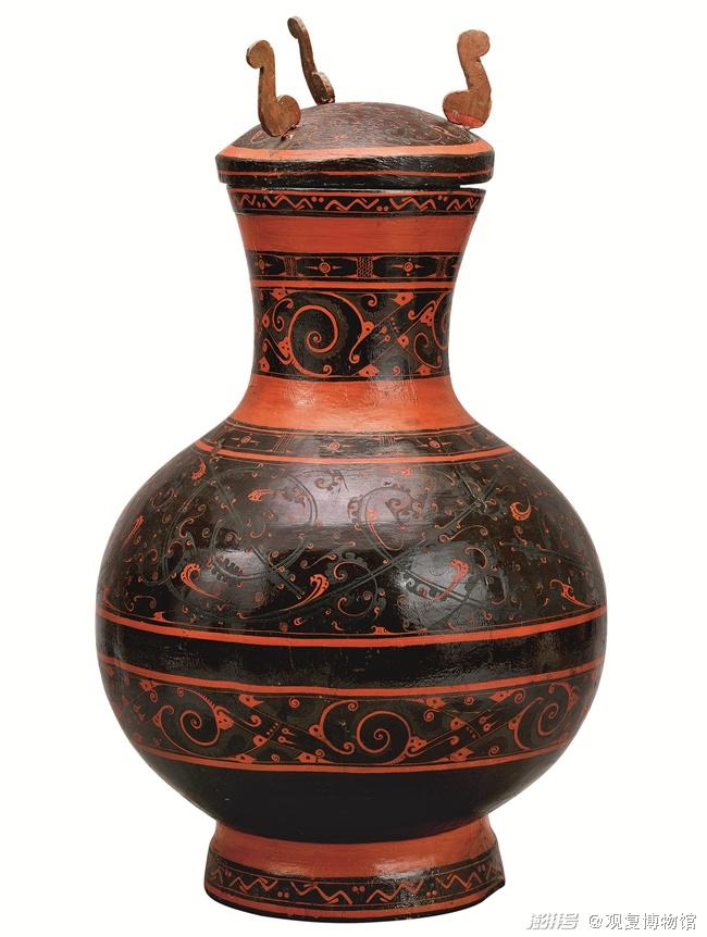 有形的图释,便形成了灵动飘逸,气势遒劲而又不失韵律的云气纹