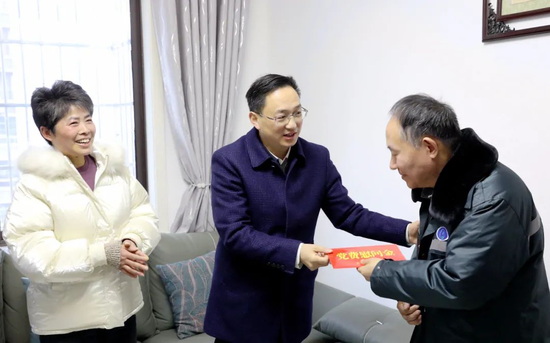 市委常委政法委书记郭家满走访慰问法院干警