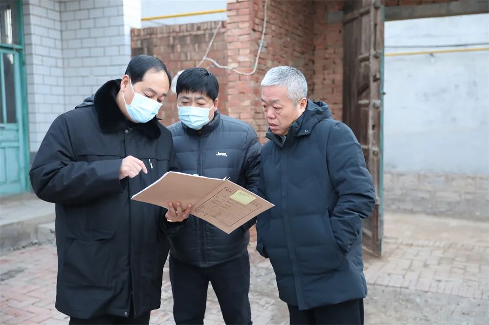 一声令下,执行干警们立即奔赴滕庄,鲁权屯,甲马营,四女寺等执行一线