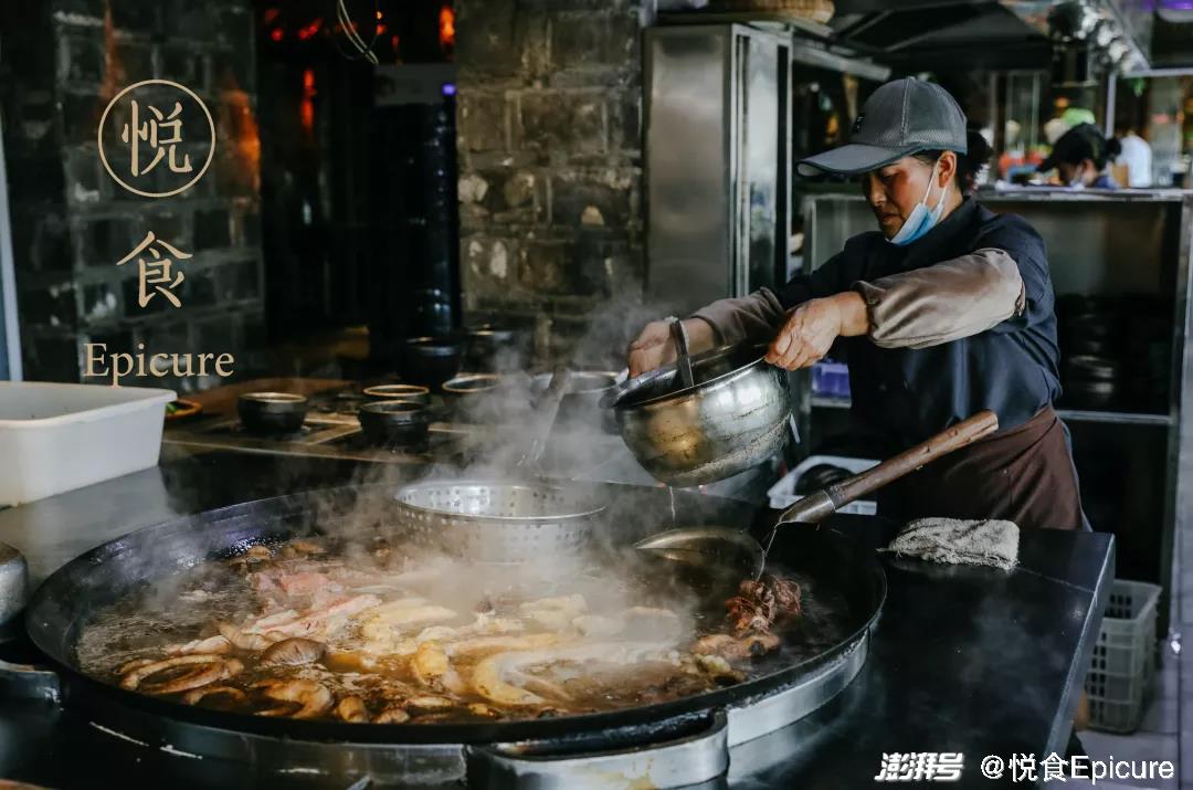 早上十點樂山的蹺腳牛肉還沒達到巔峰