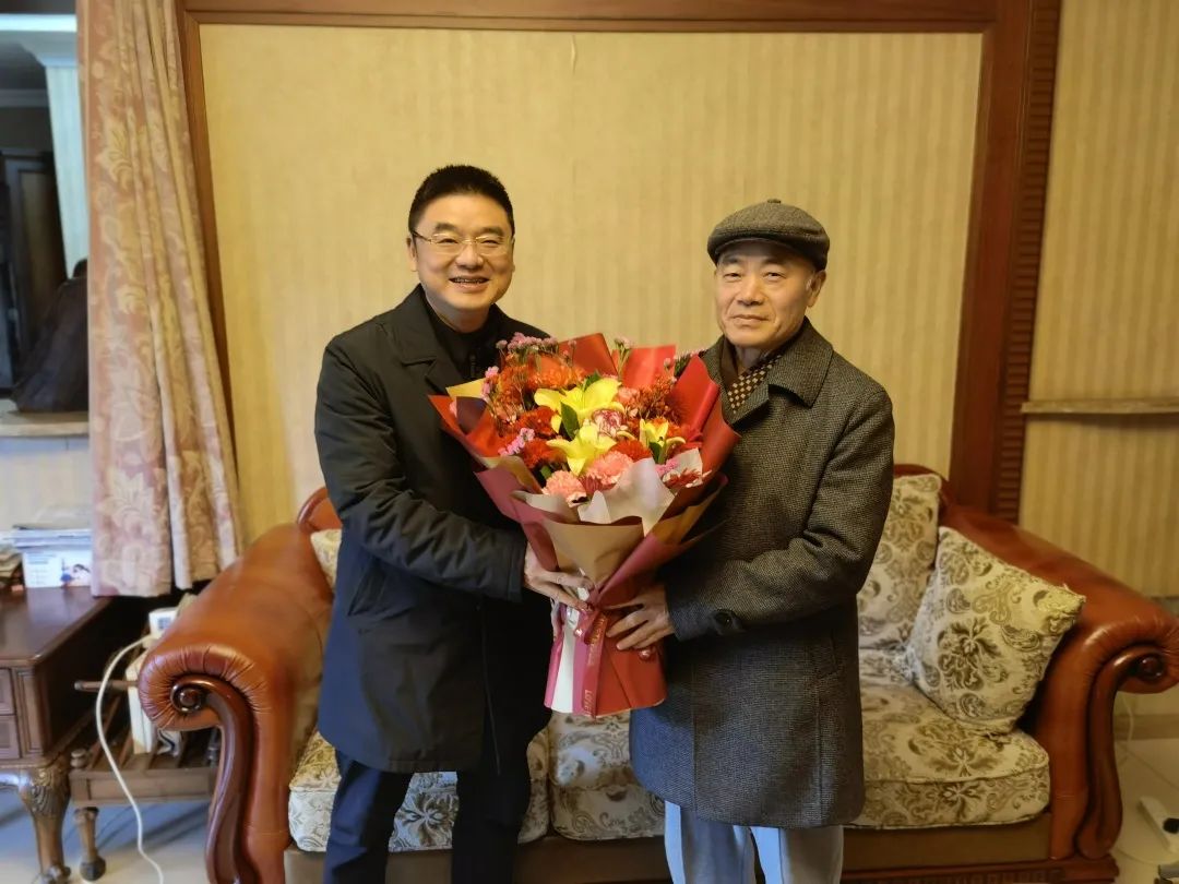 戴军副院长慰问退休干部吴继生△王中伟副院长慰问退休干部宋令友