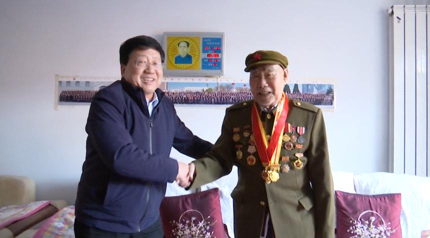 铭记历史致敬老兵白志平一行开展走访慰问老战士活动