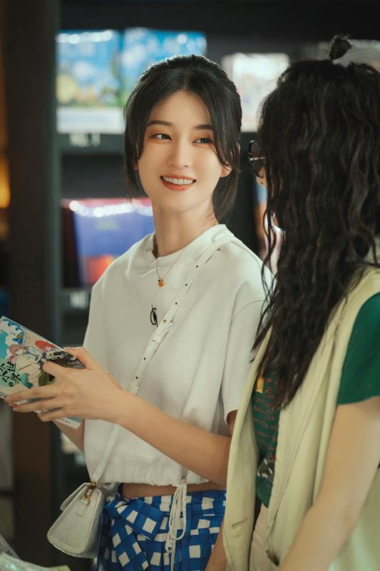 这一次乔欣演绎的"少女之友"小太阳肖潇,更接近其本人的性格,热情爽利