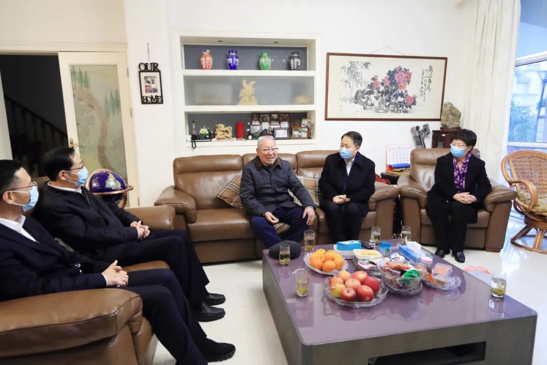 市政协党组书记叶海燕,市委常委,秘书长周凌翔看望慰问了老同志林希才