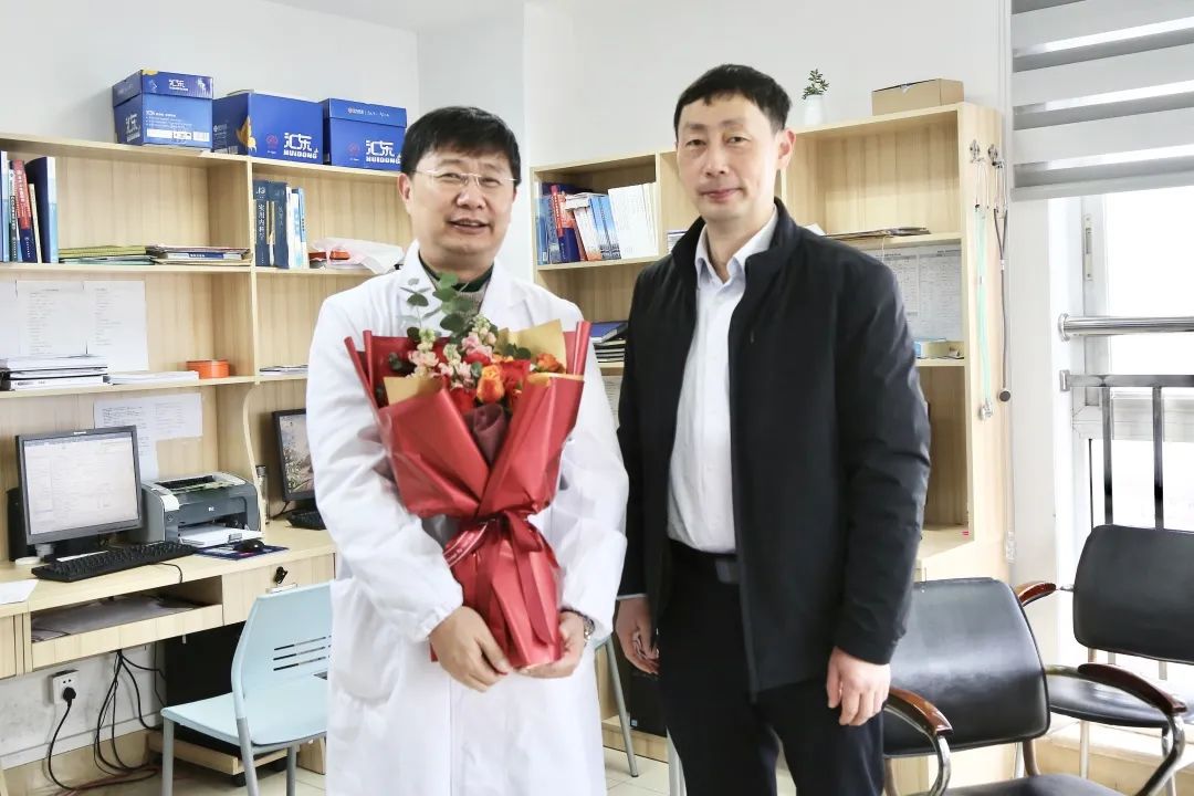 快讯区卫健委领导来院走访慰问