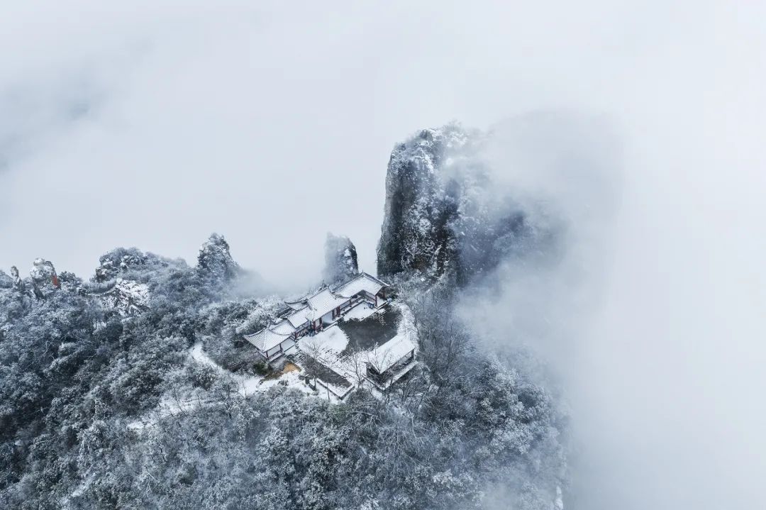 浦江美女峰雪景图片