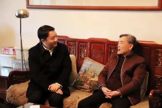 春节前夕,丽水中院党组书记,代院长张军斌上门走访慰问离退休老同志