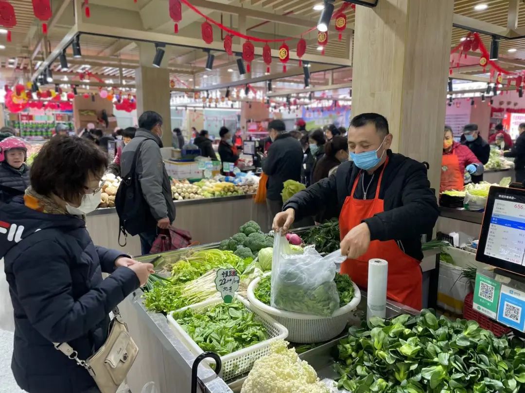 覆盖十余个居民区廿岁的高龄菜场焕新迎春爱申活暖心春